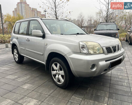 Серый Ниссан ИксТрейл, объемом двигателя 2.2 л и пробегом 299 тыс. км за 3800 $, фото 1 на Automoto.ua