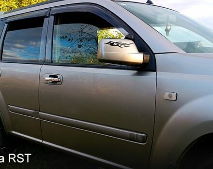 Серый Ниссан ИксТрейл, объемом двигателя 2.2 л и пробегом 350 тыс. км за 3550 $, фото 3 на Automoto.ua