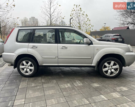 Серый Ниссан ИксТрейл, объемом двигателя 2.2 л и пробегом 299 тыс. км за 3800 $, фото 4 на Automoto.ua