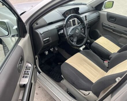 Серый Ниссан ИксТрейл, объемом двигателя 2.2 л и пробегом 249 тыс. км за 3966 $, фото 2 на Automoto.ua