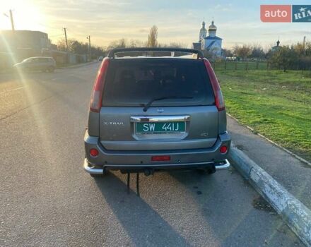 Серый Ниссан ИксТрейл, объемом двигателя 2.2 л и пробегом 337 тыс. км за 4700 $, фото 2 на Automoto.ua