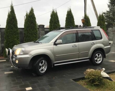 Серый Ниссан ИксТрейл, объемом двигателя 2.2 л и пробегом 188 тыс. км за 3850 $, фото 3 на Automoto.ua