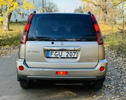 Серый Ниссан ИксТрейл, объемом двигателя 2.2 л и пробегом 238 тыс. км за 4250 $, фото 4 на Automoto.ua