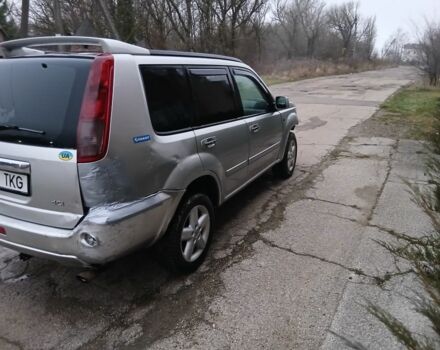 Сірий Ніссан ІксТрейл, об'ємом двигуна 0 л та пробігом 200 тис. км за 2300 $, фото 3 на Automoto.ua