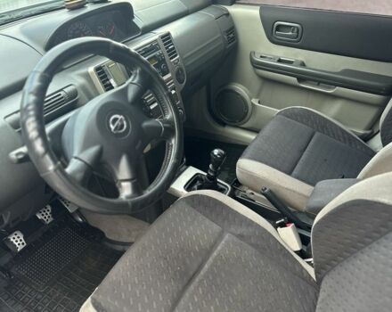 Серый Ниссан ИксТрейл, объемом двигателя 2.2 л и пробегом 250 тыс. км за 3500 $, фото 7 на Automoto.ua