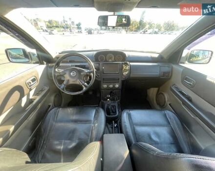 Серый Ниссан ИксТрейл, объемом двигателя 2.18 л и пробегом 405 тыс. км за 5500 $, фото 3 на Automoto.ua