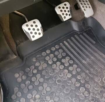 Серый Ниссан ИксТрейл, объемом двигателя 2.2 л и пробегом 350 тыс. км за 3400 $, фото 15 на Automoto.ua