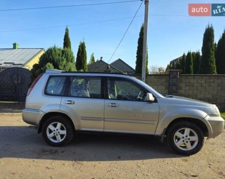 Серый Ниссан ИксТрейл, объемом двигателя 2.2 л и пробегом 230 тыс. км за 3650 $, фото 4 на Automoto.ua