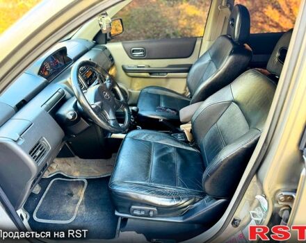 Серый Ниссан ИксТрейл, объемом двигателя 2.2 л и пробегом 238 тыс. км за 4250 $, фото 7 на Automoto.ua