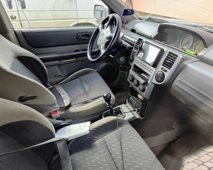 Сірий Ніссан ІксТрейл, об'ємом двигуна 0 л та пробігом 333 тис. км за 5500 $, фото 2 на Automoto.ua