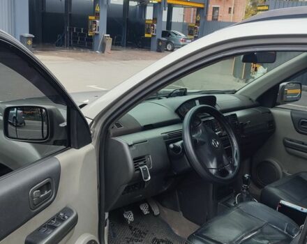 Серый Ниссан ИксТрейл, объемом двигателя 2.2 л и пробегом 293 тыс. км за 4000 $, фото 4 на Automoto.ua