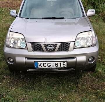 Серый Ниссан ИксТрейл, объемом двигателя 2.2 л и пробегом 350 тыс. км за 3400 $, фото 32 на Automoto.ua