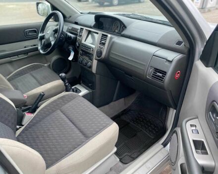 Серый Ниссан ИксТрейл, объемом двигателя 2.2 л и пробегом 272 тыс. км за 4500 $, фото 15 на Automoto.ua