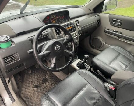 Серый Ниссан ИксТрейл, объемом двигателя 2.2 л и пробегом 287 тыс. км за 4750 $, фото 11 на Automoto.ua