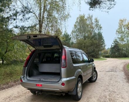 Сірий Ніссан ІксТрейл, об'ємом двигуна 2 л та пробігом 317 тис. км за 4000 $, фото 6 на Automoto.ua