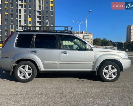 Серый Ниссан ИксТрейл, объемом двигателя 2.18 л и пробегом 405 тыс. км за 5500 $, фото 2 на Automoto.ua