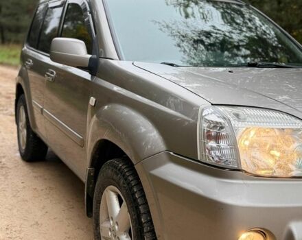 Сірий Ніссан ІксТрейл, об'ємом двигуна 2 л та пробігом 317 тис. км за 4000 $, фото 1 на Automoto.ua