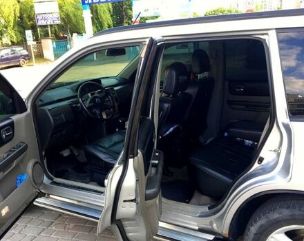 Серый Ниссан ИксТрейл, объемом двигателя 2.5 л и пробегом 220 тыс. км за 5555 $, фото 3 на Automoto.ua