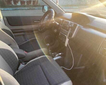 Серый Ниссан ИксТрейл, объемом двигателя 2.2 л и пробегом 337 тыс. км за 4700 $, фото 4 на Automoto.ua