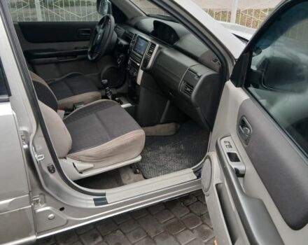 Серый Ниссан ИксТрейл, объемом двигателя 2.2 л и пробегом 302 тыс. км за 5199 $, фото 4 на Automoto.ua