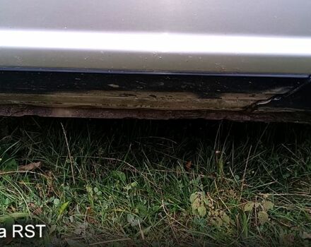 Серый Ниссан ИксТрейл, объемом двигателя 2.2 л и пробегом 350 тыс. км за 3550 $, фото 7 на Automoto.ua