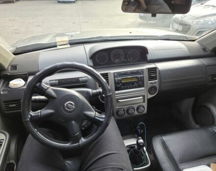 Серый Ниссан ИксТрейл, объемом двигателя 2.2 л и пробегом 280 тыс. км за 4164 $, фото 5 на Automoto.ua