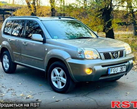 Серый Ниссан ИксТрейл, объемом двигателя 2.2 л и пробегом 238 тыс. км за 4250 $, фото 1 на Automoto.ua