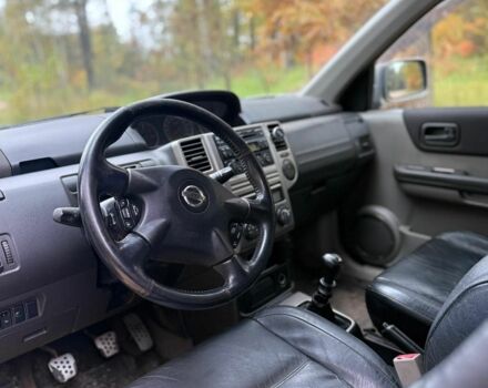 Сірий Ніссан ІксТрейл, об'ємом двигуна 2 л та пробігом 317 тис. км за 4000 $, фото 3 на Automoto.ua