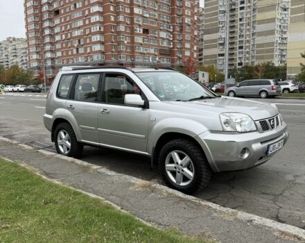 Серый Ниссан ИксТрейл, объемом двигателя 2.2 л и пробегом 313 тыс. км за 4400 $, фото 2 на Automoto.ua