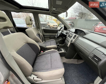 Серый Ниссан ИксТрейл, объемом двигателя 2.2 л и пробегом 299 тыс. км за 3800 $, фото 10 на Automoto.ua