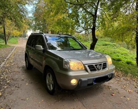 Серый Ниссан ИксТрейл, объемом двигателя 2.2 л и пробегом 240 тыс. км за 3100 $, фото 2 на Automoto.ua