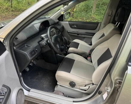 Серый Ниссан ИксТрейл, объемом двигателя 2.2 л и пробегом 240 тыс. км за 3100 $, фото 13 на Automoto.ua