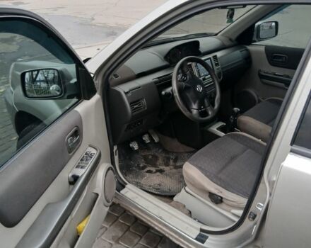 Серый Ниссан ИксТрейл, объемом двигателя 2.2 л и пробегом 302 тыс. км за 5199 $, фото 6 на Automoto.ua