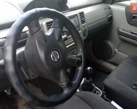 Сірий Ніссан ІксТрейл, об'ємом двигуна 2 л та пробігом 290 тис. км за 6000 $, фото 12 на Automoto.ua