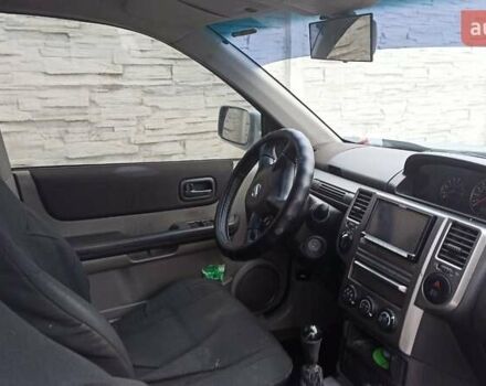 Сірий Ніссан ІксТрейл, об'ємом двигуна 2 л та пробігом 290 тис. км за 6000 $, фото 8 на Automoto.ua