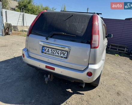 Сірий Ніссан ІксТрейл, об'ємом двигуна 2 л та пробігом 349 тис. км за 5500 $, фото 1 на Automoto.ua