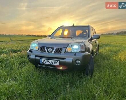 Серый Ниссан ИксТрейл, объемом двигателя 2.5 л и пробегом 360 тыс. км за 6417 $, фото 4 на Automoto.ua