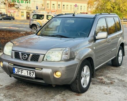 Серый Ниссан ИксТрейл, объемом двигателя 2.2 л и пробегом 280 тыс. км за 3400 $, фото 4 на Automoto.ua