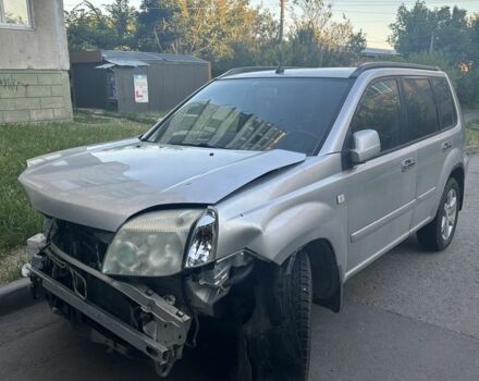 Сірий Ніссан ІксТрейл, об'ємом двигуна 2.2 л та пробігом 220 тис. км за 3500 $, фото 2 на Automoto.ua