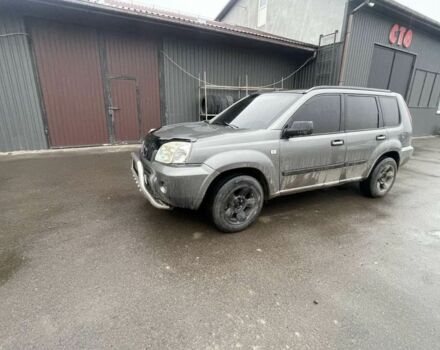 Серый Ниссан ИксТрейл, объемом двигателя 2 л и пробегом 303 тыс. км за 3600 $, фото 3 на Automoto.ua