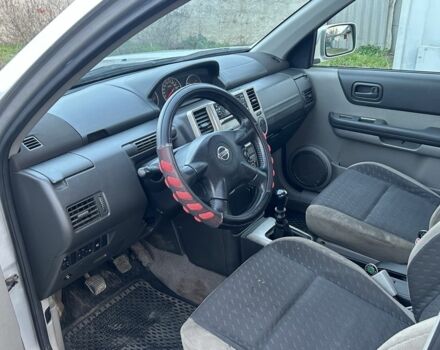 Сірий Ніссан ІксТрейл, об'ємом двигуна 2.2 л та пробігом 318 тис. км за 3300 $, фото 7 на Automoto.ua