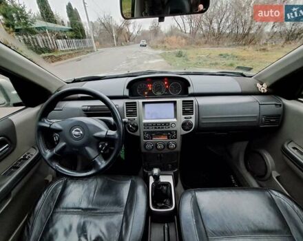 Сірий Ніссан ІксТрейл, об'ємом двигуна 2.2 л та пробігом 350 тис. км за 3750 $, фото 5 на Automoto.ua