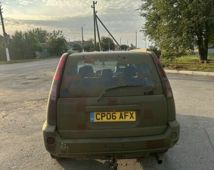 Сірий Ніссан ІксТрейл, об'ємом двигуна 2.2 л та пробігом 258 тис. км за 2800 $, фото 4 на Automoto.ua