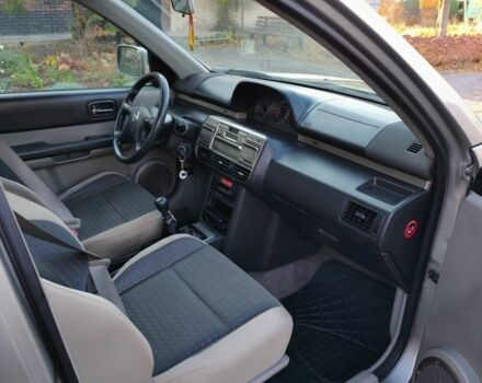 Сірий Ніссан ІксТрейл, об'ємом двигуна 1.9 л та пробігом 250 тис. км за 4300 $, фото 4 на Automoto.ua