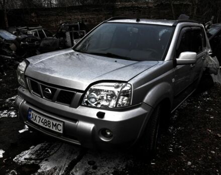 Серый Ниссан ИксТрейл, объемом двигателя 2 л и пробегом 240 тыс. км за 2500 $, фото 1 на Automoto.ua