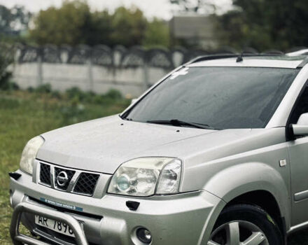 Серый Ниссан ИксТрейл, объемом двигателя 2.2 л и пробегом 344 тыс. км за 4500 $, фото 2 на Automoto.ua