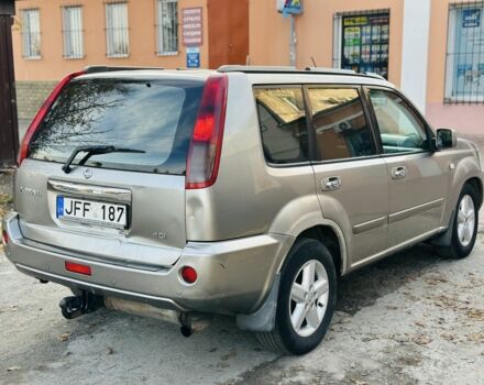 Серый Ниссан ИксТрейл, объемом двигателя 2.2 л и пробегом 280 тыс. км за 3400 $, фото 3 на Automoto.ua