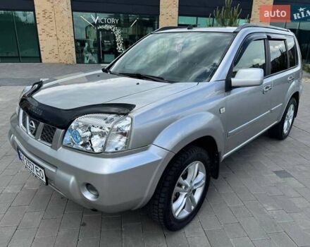 Серый Ниссан ИксТрейл, объемом двигателя 2 л и пробегом 209 тыс. км за 6800 $, фото 1 на Automoto.ua