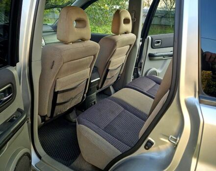 Серый Ниссан ИксТрейл, объемом двигателя 2 л и пробегом 208 тыс. км за 7300 $, фото 10 на Automoto.ua