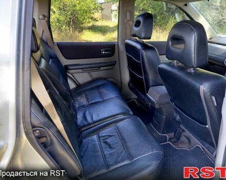 Серый Ниссан ИксТрейл, объемом двигателя 2.2 л и пробегом 179 тыс. км за 3320 $, фото 6 на Automoto.ua